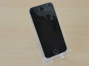 iPhone5Sのガラスひび割れ修理に岐阜市内よりご来店！アイフォン修理のクイック岐阜