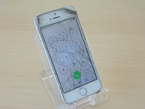 iPhoneSEのガラス割れ修理に関市よりご来店！アイフォン修理のクイック名古屋