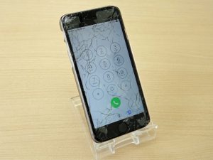 iPhone6のガラスひび割れ修理に岐阜市内よりご来店！アイフォン修理のクイック岐阜