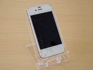 iPhone4Sのガラスひび割れ修理に岐阜市内よりご来店！アイフォン修理のクイック岐阜