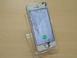 iPhone5Sのガラス割れ＆バッテリー交換修理に岐阜市よりご来店！アイフォン修理のクイック岐阜