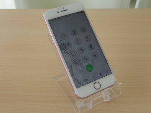 iPhone6Sのガラスひび割れ修理に岐阜市内よりご来店！アイフォン修理のクイック岐阜