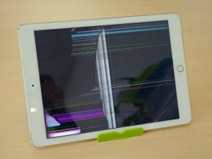 iPad Air2の液晶画面の交換修理に関市よりご来店！アイフォン修理のクイック岐阜