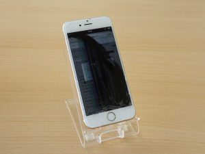 iPhone 6のガラス割れ修理に岐阜市よりご来店！アイフォン修理のクイック岐阜
