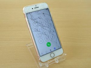 iPhone 7のガラス割れ修理に名古屋市よりご来店！アイフォン修理のクイック岐阜