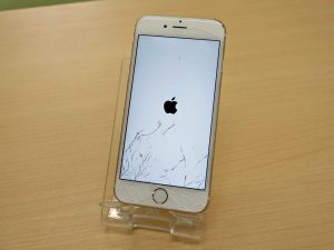 iPhone6Sのガラス割れ交換修理に岐阜市よりご来店！アイフォン修理のクイック岐阜