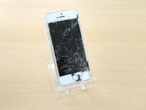 iPhone5Sの液晶交換修理に岐阜市内よりご来店！アイフォン修理のクイック岐阜