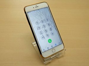 iPhone6Plusのガラス割れ交換修理に岐阜市よりご来店！アイフォン修理のクイック岐阜