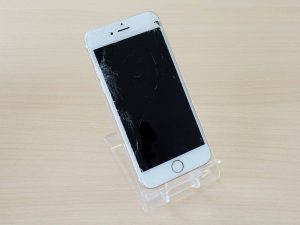 ガラスも割れて映らなくなったiPhone6Sの液晶＆バッテリー交換修理に一宮市よりご来店！アイフォン修理のクイック岐阜