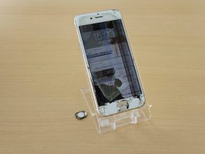 iPhone6Sの画面に縦線やシミが出てきてしまったと岐阜市内よりご来店！アイフォン修理のクイック岐阜