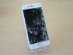 一宮市 iPhone8 ガラス割れ画面修理 アイフォン修理のクイック岐阜