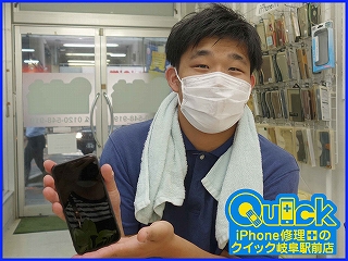 ☆岐阜市よりiPhone 11のガラス割れ修理とバッテリー半額交換にご来店～♪クイック岐阜