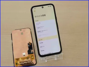 画面交換修理が完了し、正常に映像が表示されたPixel 8a。データもそのままで即日復旧