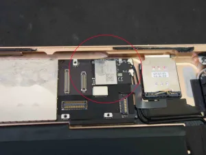 iPad6の水没修理。分解して内部の水分を徹底的に除去・洗浄する工程