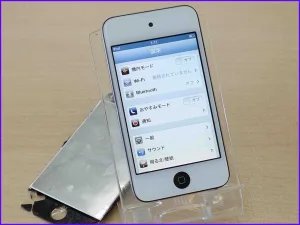 液晶画面の交換修理が完了したピカピカのiPod touch 第4世代