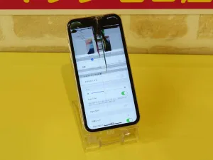 画面のガラスが激しく割れてしまったiPhone11