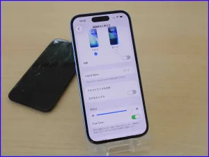 画面交換修理が完了し、砂嵐状態から綺麗に復旧したiPhone16